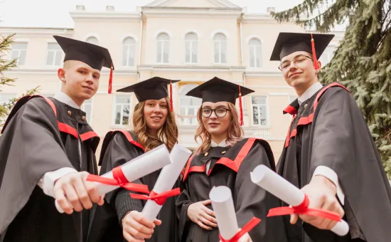 Egresados de la Universidad César Vallejo destacados por su impacto profesional