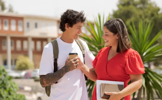 Estudiantes realizando intercambio académico en el extranjero