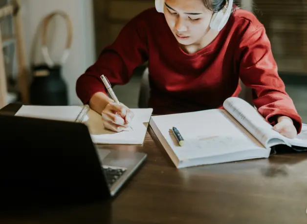 Estudiante de Contabilidad en línea