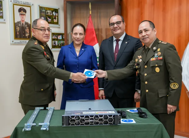 ucv-entrega-servidor-al-ejercito