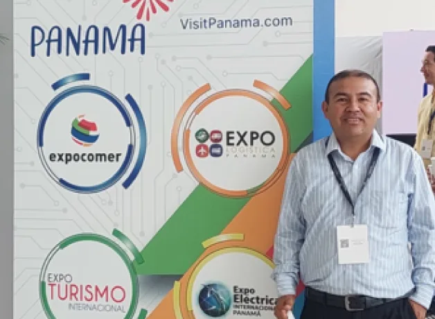 docente-ucv-en-expocomer-2025