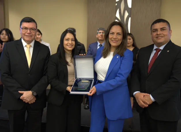 ucv-recibe-reconocimiento-de-la-ccl