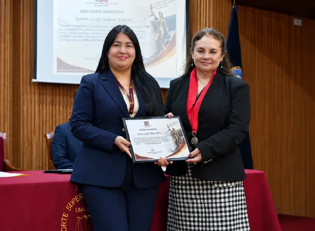 Egresada-en-Gestion-Publica-de-la-UCV-recibe-reconocimiento Egresada-en-Gestion-Publica-de-la-UCV-recibe-reconocimiento