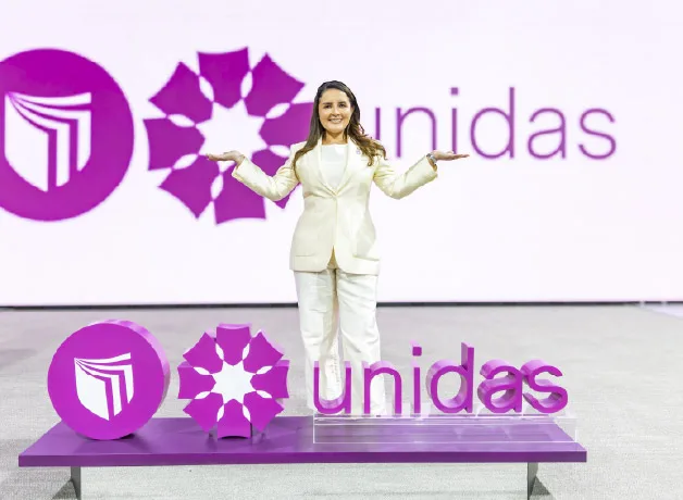 Mgtr-Kelly-Acuna-recibe-reconocimiento-internacional