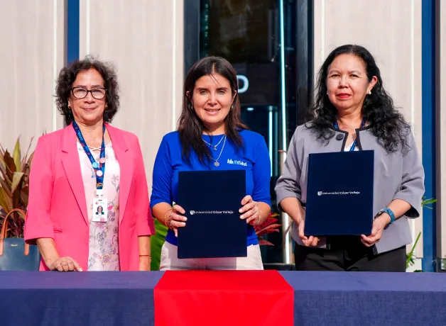 ucv-fortalece-alianza-con-essalud-con-entrega-de-equipos