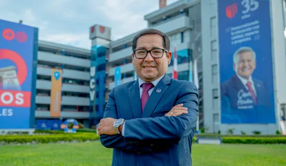 Chiclayo: líder académico de la UCV es reconocido por el Concytec como docente Renacyt